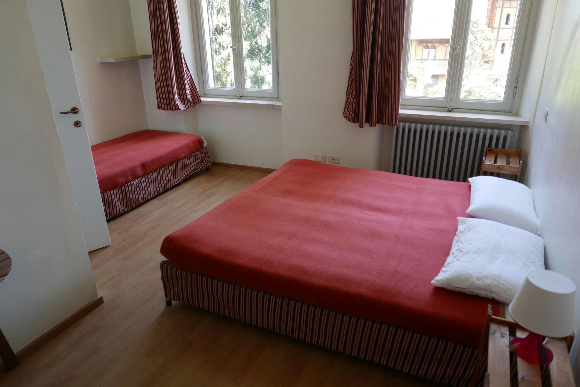 Santangela Hostel & Rooms Menaggio Buitenkant foto